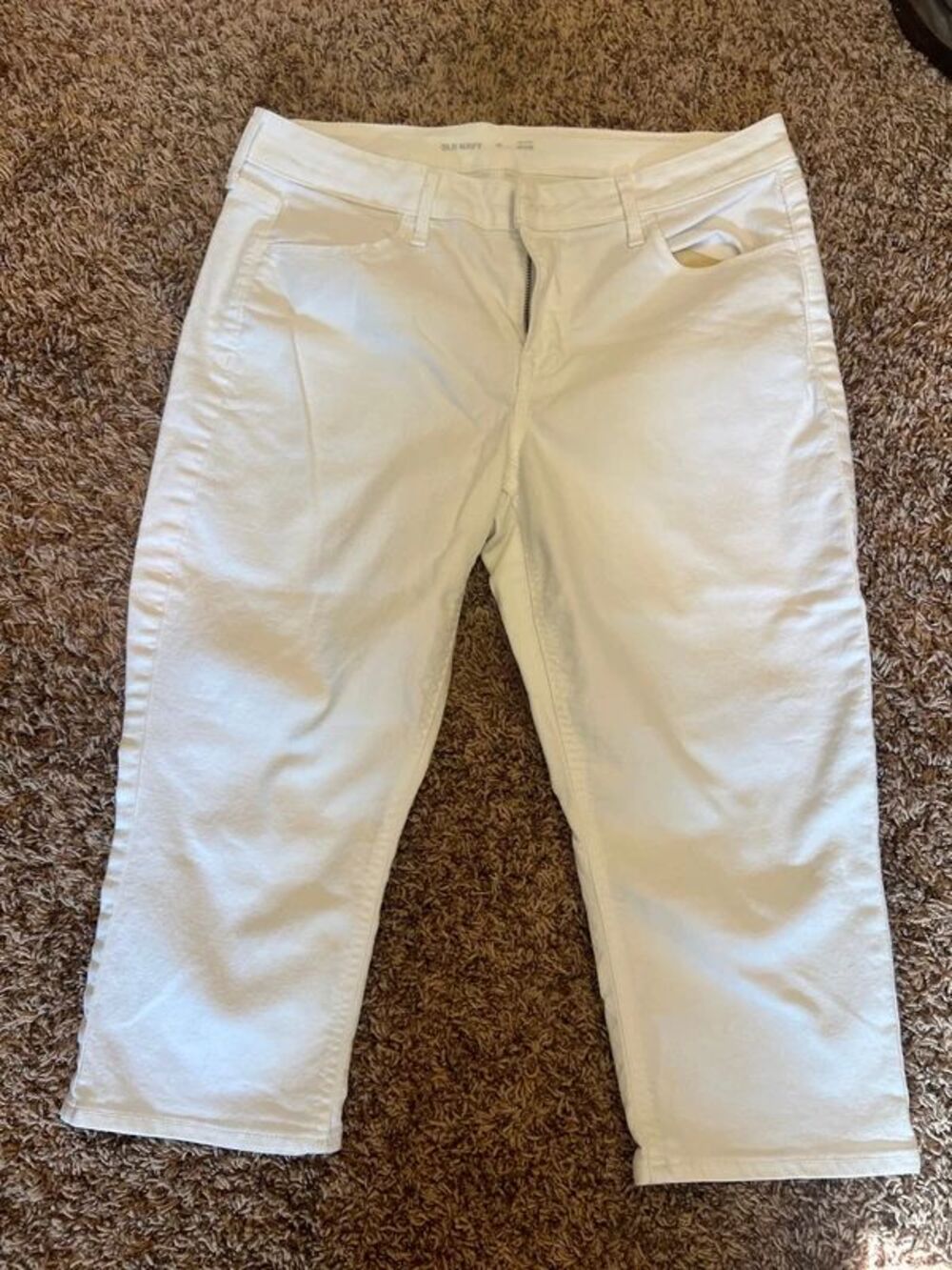 Old Navy mid-rise WOW capris sz 12